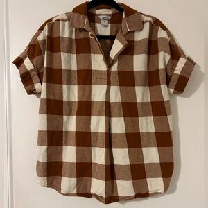 Duluth brand Tan and White Checkered Button-Down Shirt size S (M105)